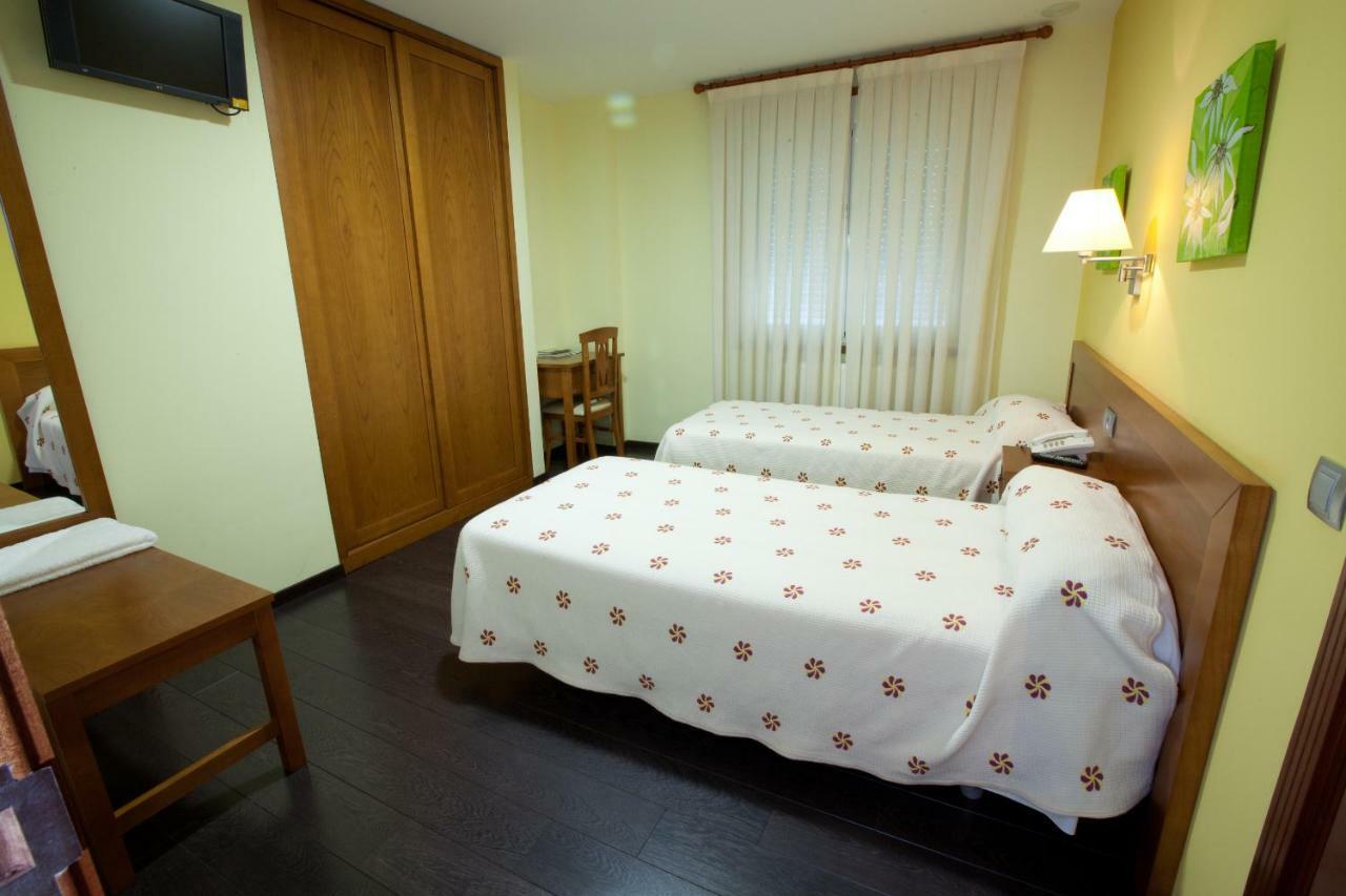 Hotel Terranova Oza de los Ríos Buitenkant foto