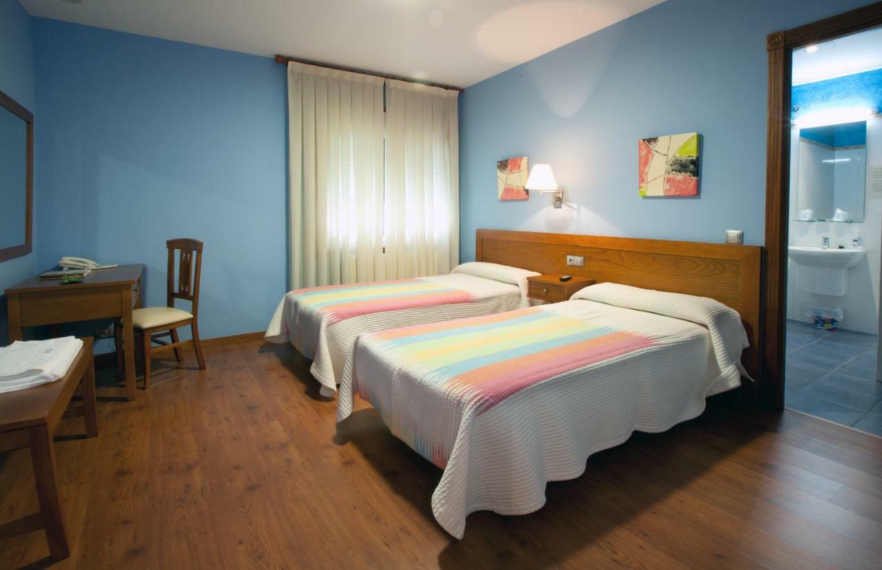 Hotel Terranova Oza de los Ríos Buitenkant foto