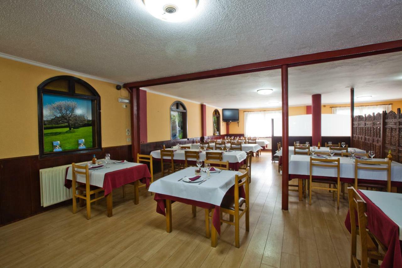 Hotel Terranova Oza de los Ríos Buitenkant foto