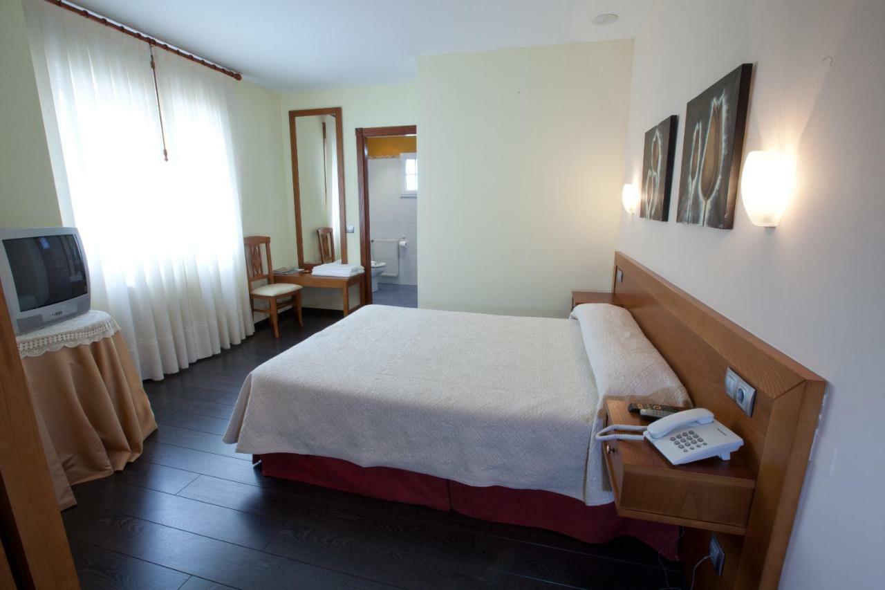 Hotel Terranova Oza de los Ríos Buitenkant foto